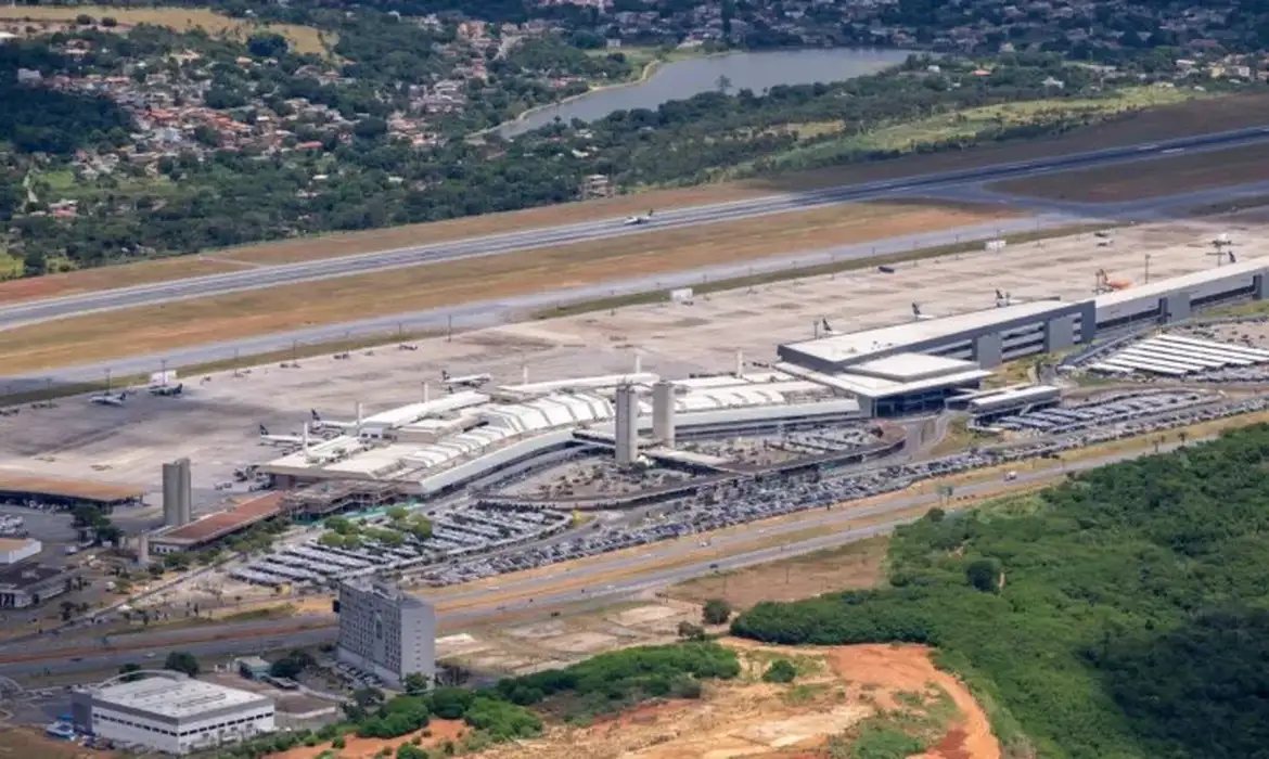 Belo Horizonte - Voos cancelados, atrasados e mais: Aeroporto de Confins suspende operações após problema na pista. Foto: BH Airport/Divulgação