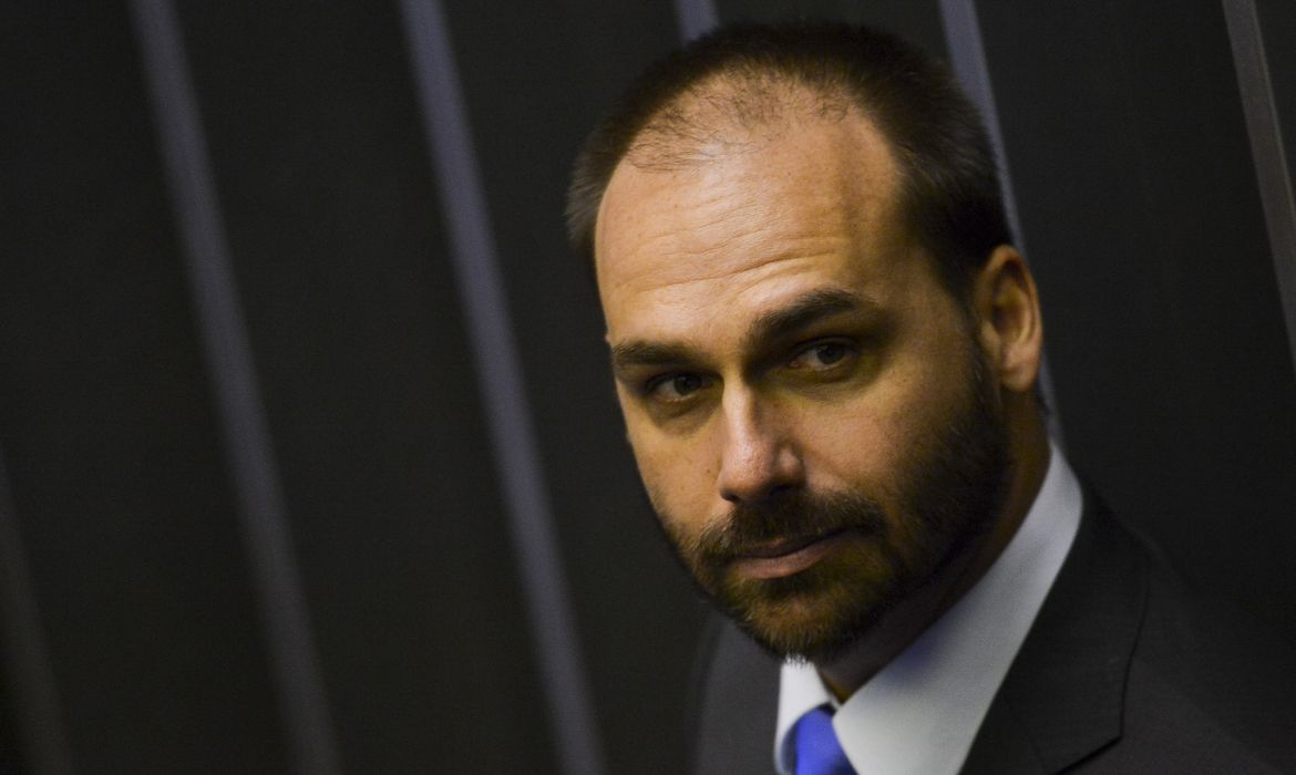 Deputado Eduardo Bolsonaro durante sessão de posse dos deputados federais para a 56a Legislatura.