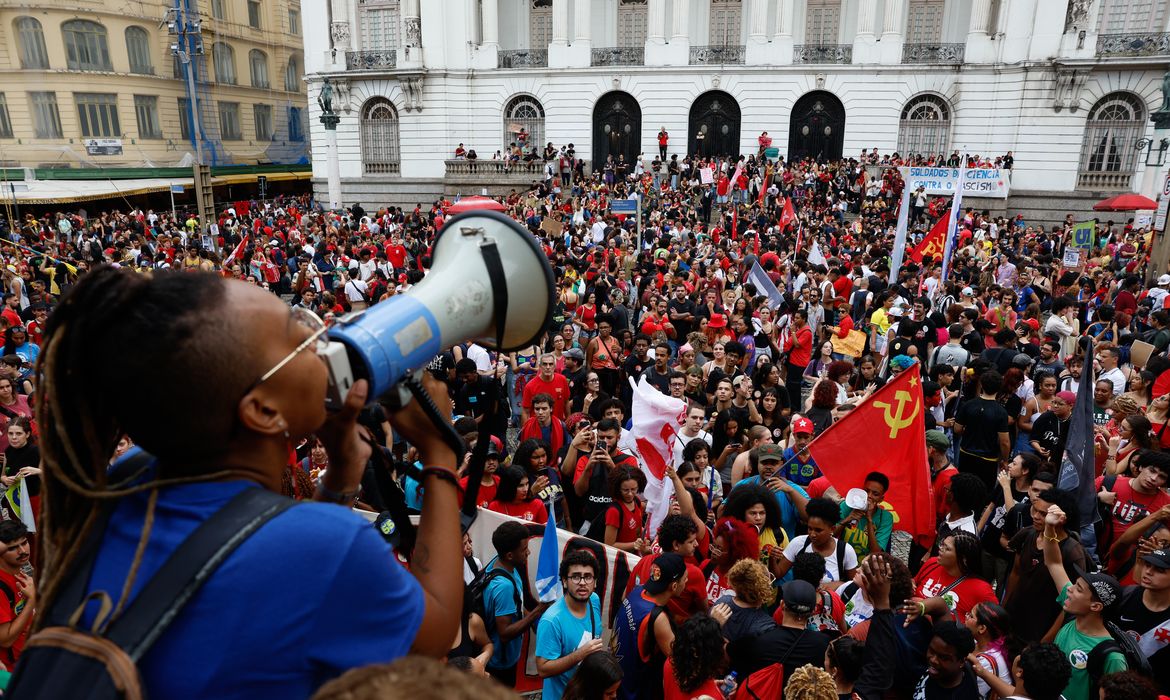 Rio de Janeiro (RJ), 07/10/2026 – Milhares de estudantes participam de manifestação em apoio à reeleição do presidente da República, Luiz Inácio Lula da Silva, no centro da cidade. Foto: Fernando Frazão/Agência Brasil