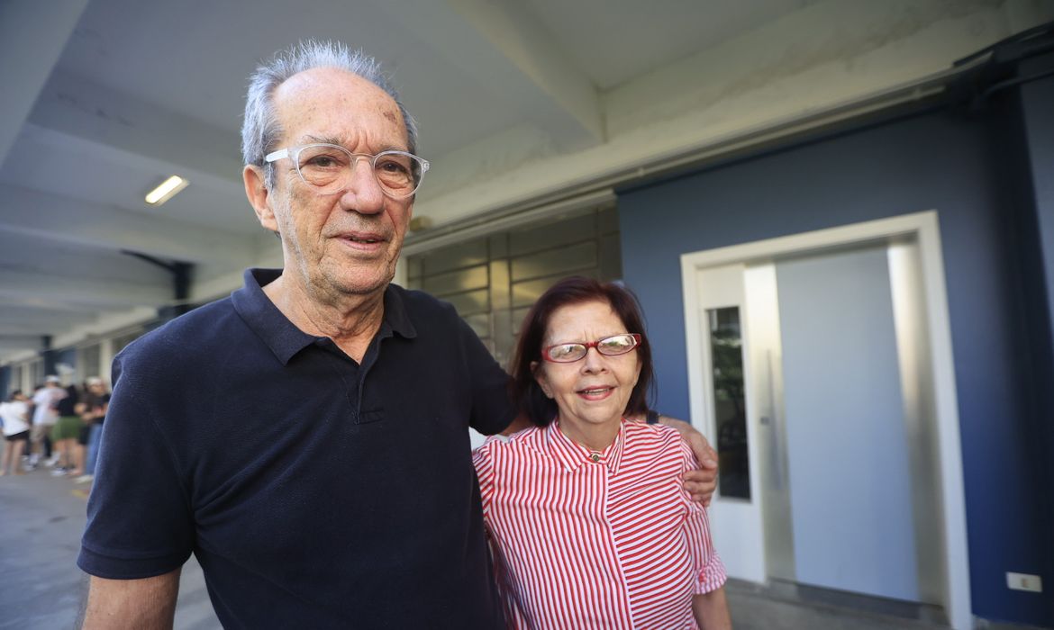 São Paulo (SP), 04/10/2026 - Na foto Ernesto e Mirian - Eleitores comparecem às seções eleitorais na manhã deste domingo para participar do primeiro turno das Eleições 2026. Foto: Paulo Pinto/Agência Brasil