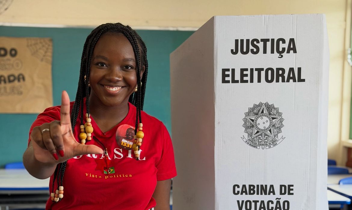 05/10/2026 - Ana Elisa Santos Silva, 21 anos, do PT, foi eleita a deputada federal mais jovem por Minas Gerais . Foto: anaelisast/ Instagram