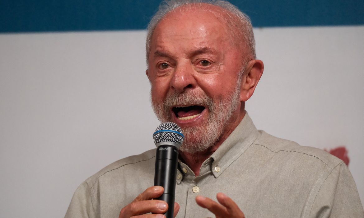 Brazilian President and Workers' Party (PT) candidate for presidential re-election, Luiz Inacio Lula da Silva, speaks to the media ahead of the runoff election, in Brasilia, Brazil, October 6, 2026. REUTERS/Diego Herculano