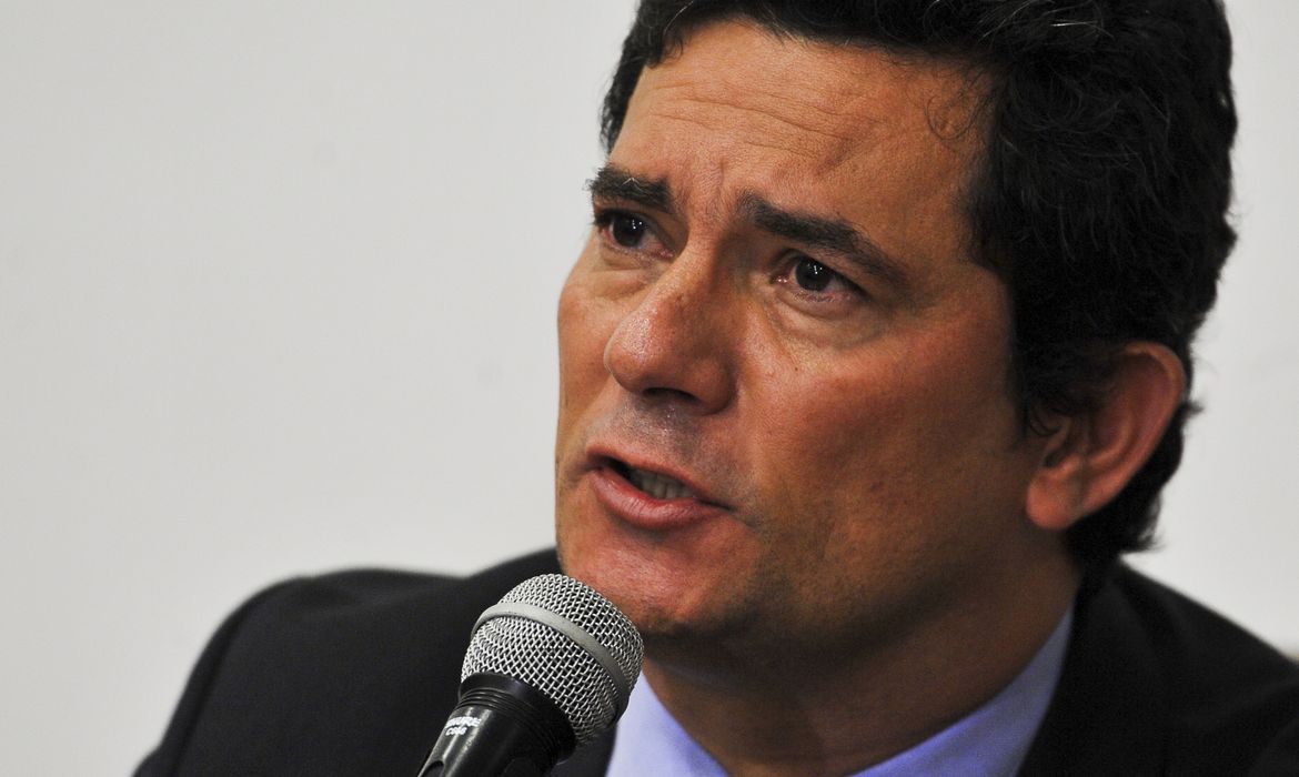O ministro da Justiça e Segurança Pública, Sergio Moro, fala à imprensa
