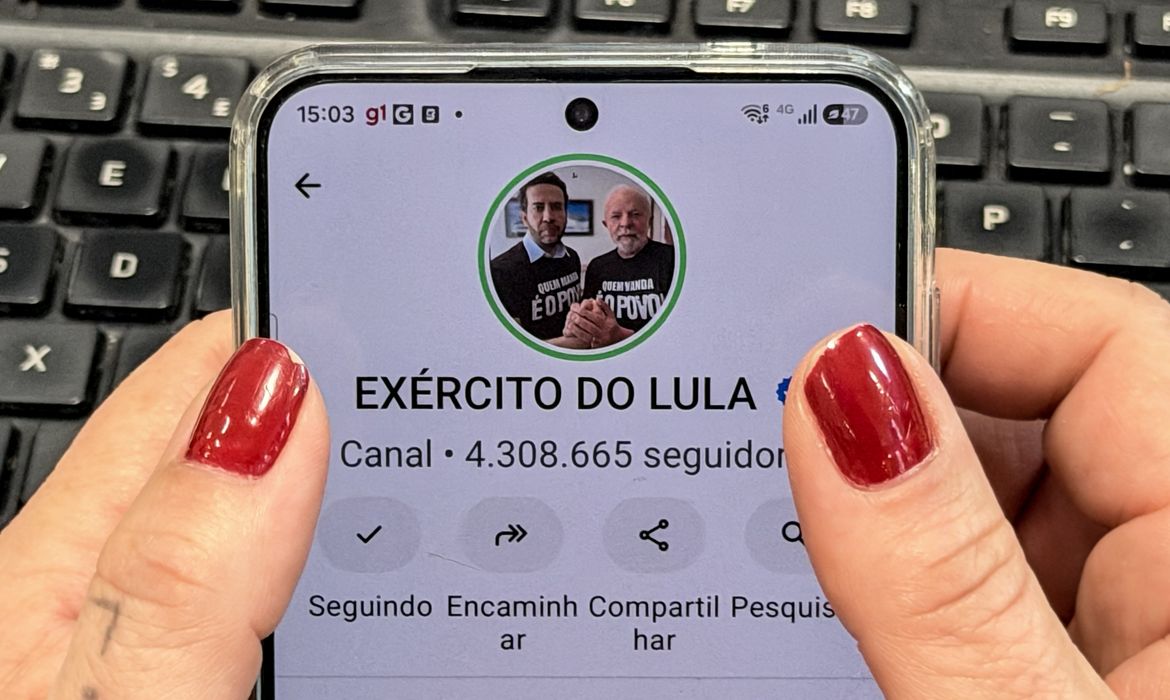 13/10/2026 - Canal do Whatsapp exército do Lula . Foto: Rafa Neddermeyer/Agência Brasil