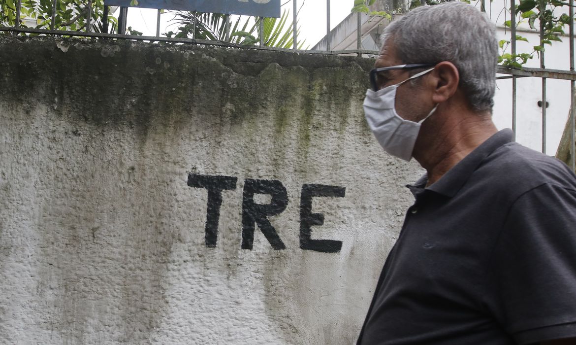 Distribuição das urnas eletrônicas para os locais de votação no Rio de Janeiro