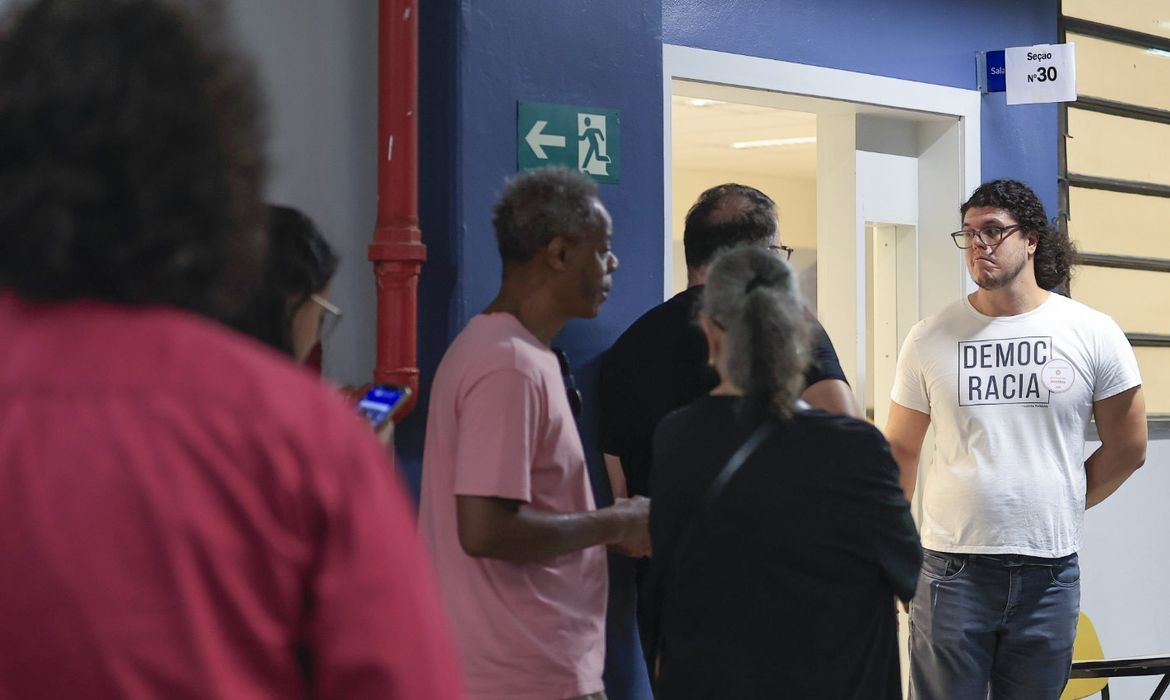São Paulo (SP), 04/10/2026 - Eleitores comparecem às seções eleitorais na manhã deste domingo para participar do primeiro turno das Eleições 2026. Foto: Paulo Pinto/Agência Brasil