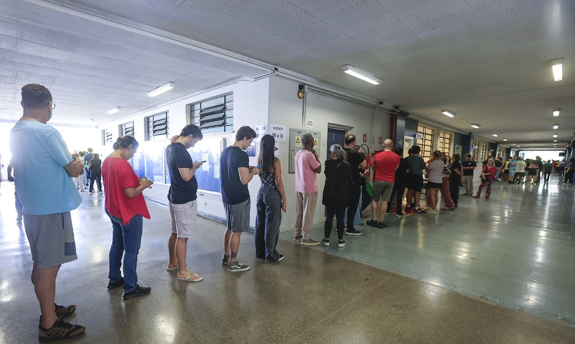 São Paulo (SP), 04/10/2026 - Eleitores comparecem às seções eleitorais na manhã deste domingo para participar do primeiro turno das Eleições 2026. Foto: Paulo Pinto/Agência Brasil