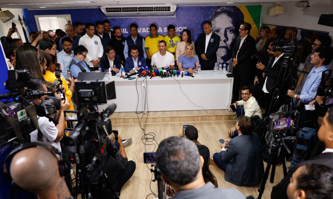 Rio de Janeiro (RJ), 08/10/2026 – O candidato ao governo do Estado Douglas Ruas (PL) faz pronunciamento após decisão TSE e aguarda retotalização dos votos do 1° turno que o declararia eleito. Foto: Fernando Frazão/Agência Brasil