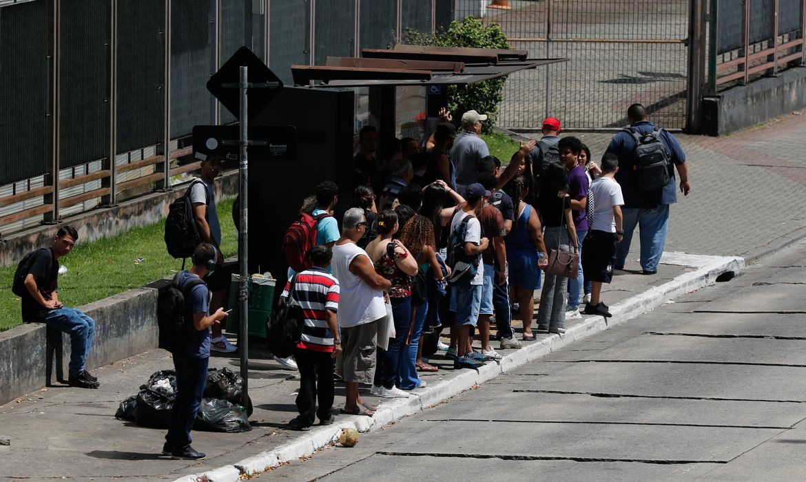 São Paulo (SP), 23/03/2023 - Passageiros optam por ônibus no Terminal Barra Funda, durante a greve dos metroviários em São Paulo que paralisa o Metrô. Foto: Fernando Frazão/Agência Brasil